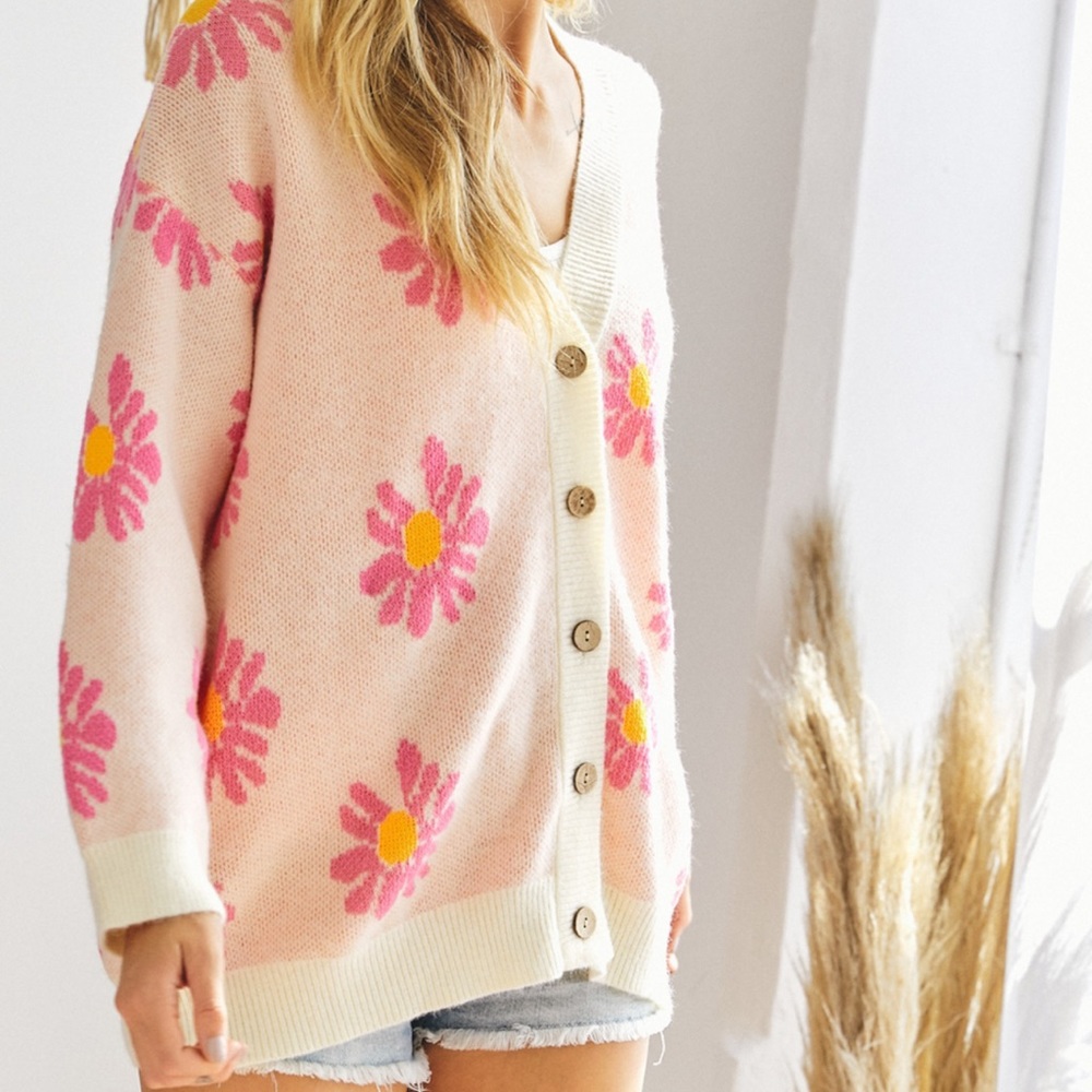 1️⃣ Medium left. Floral accent cardigan. - Picture 2 of 3